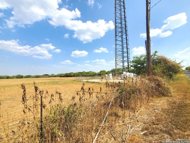 $260,000 | 18996 Frank Hoffman Road, Von Ormy, TX 78073