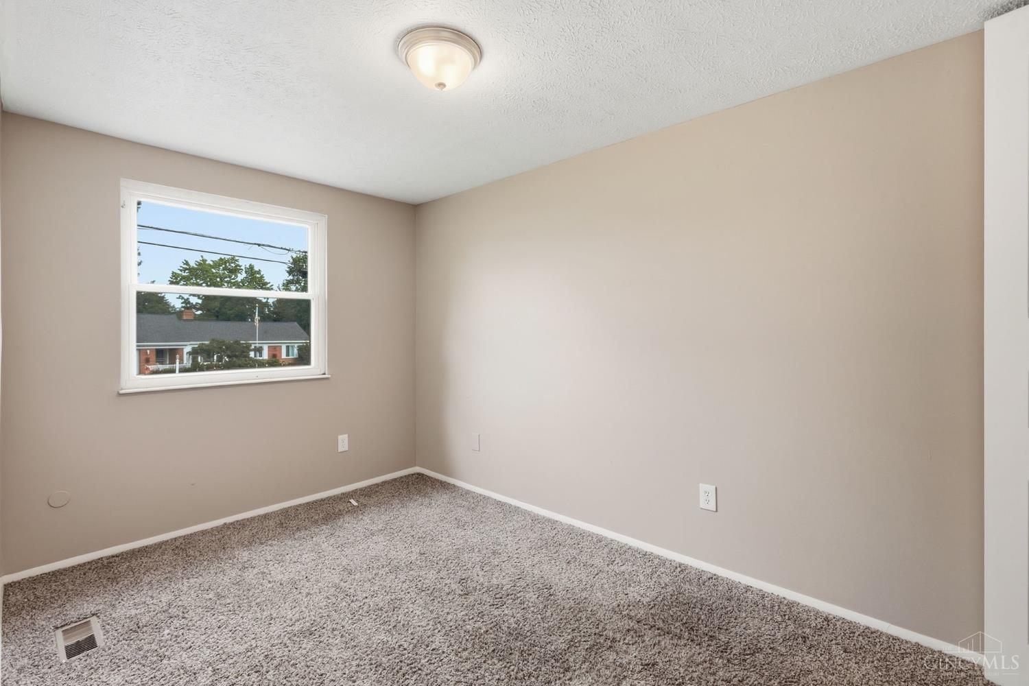 11657 Pippin Road Cincinnati, OH 45251 - Photo 4 of 17 Gallery Image 4