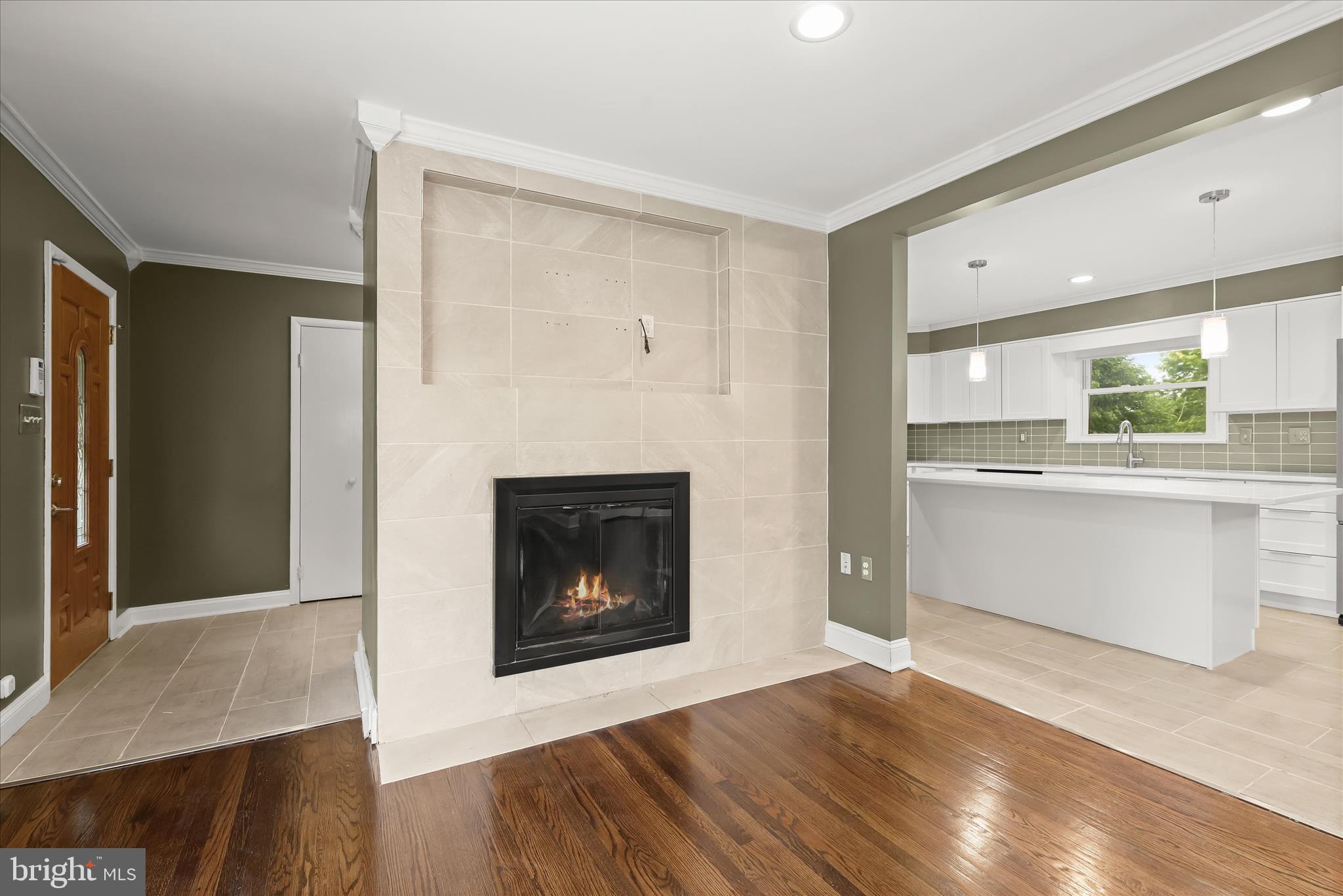 11713 Wayneridge Street Fulton, MD 20759 - Photo 9 of 52 Living Room