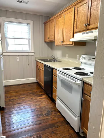 $1,275 | 5 Whitsett Street, Unit 4, Greenville, SC 29601