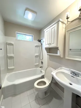 $1,275 | 5 Whitsett Street, Unit 4, Greenville, SC 29601