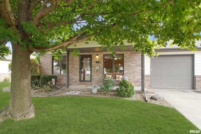 $182,000 | 6 Royal Court, Washington, IL 61571