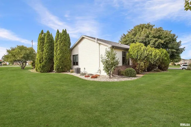 $182,000 | 6 Royal Court, Washington, IL 61571