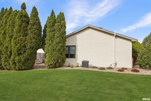 $182,000 | 6 Royal Court, Washington, IL 61571