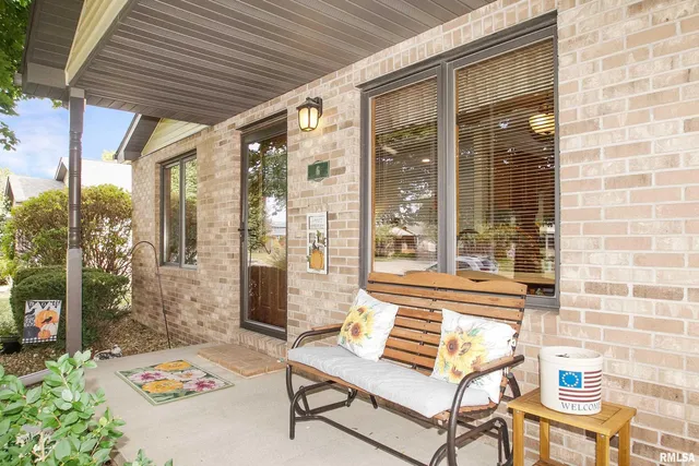 $182,000 | 6 Royal Court, Washington, IL 61571