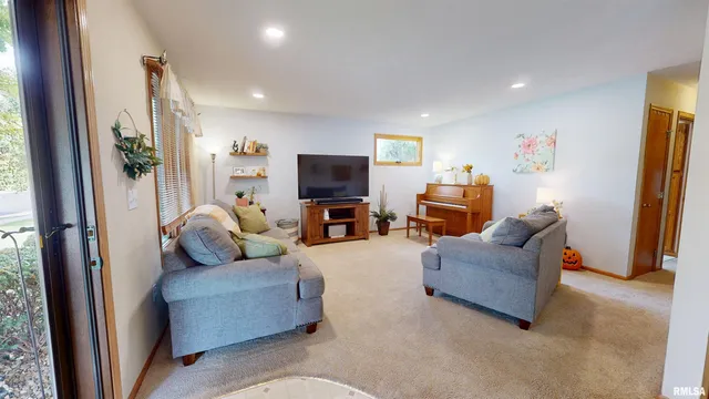 $182,000 | 6 Royal Court, Washington, IL 61571