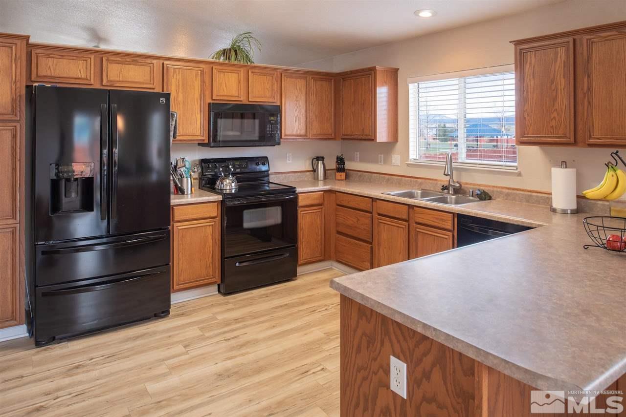 18121 Hazelnut Drive Reno, NV 89508 - Photo 8 of 31 Photo 8