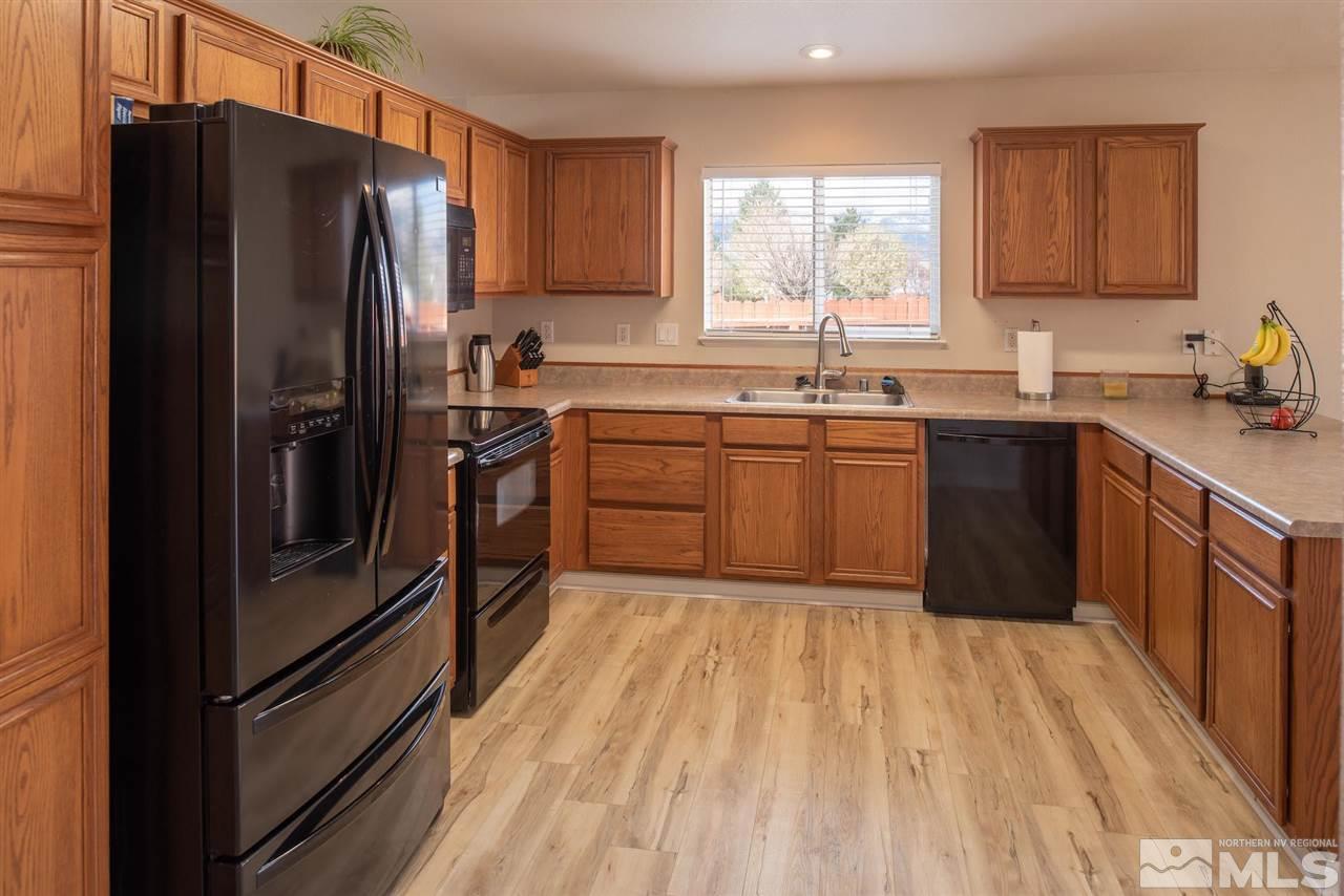 18121 Hazelnut Drive Reno, NV 89508 - Photo 9 of 31 Photo 9
