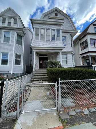 $2,500 | 174 North 17th Street, Unit 2, East Orange, NJ 07017