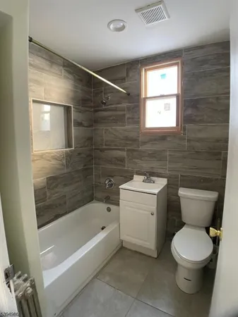 $2,500 | 174 North 17th Street, Unit 2, East Orange, NJ 07017