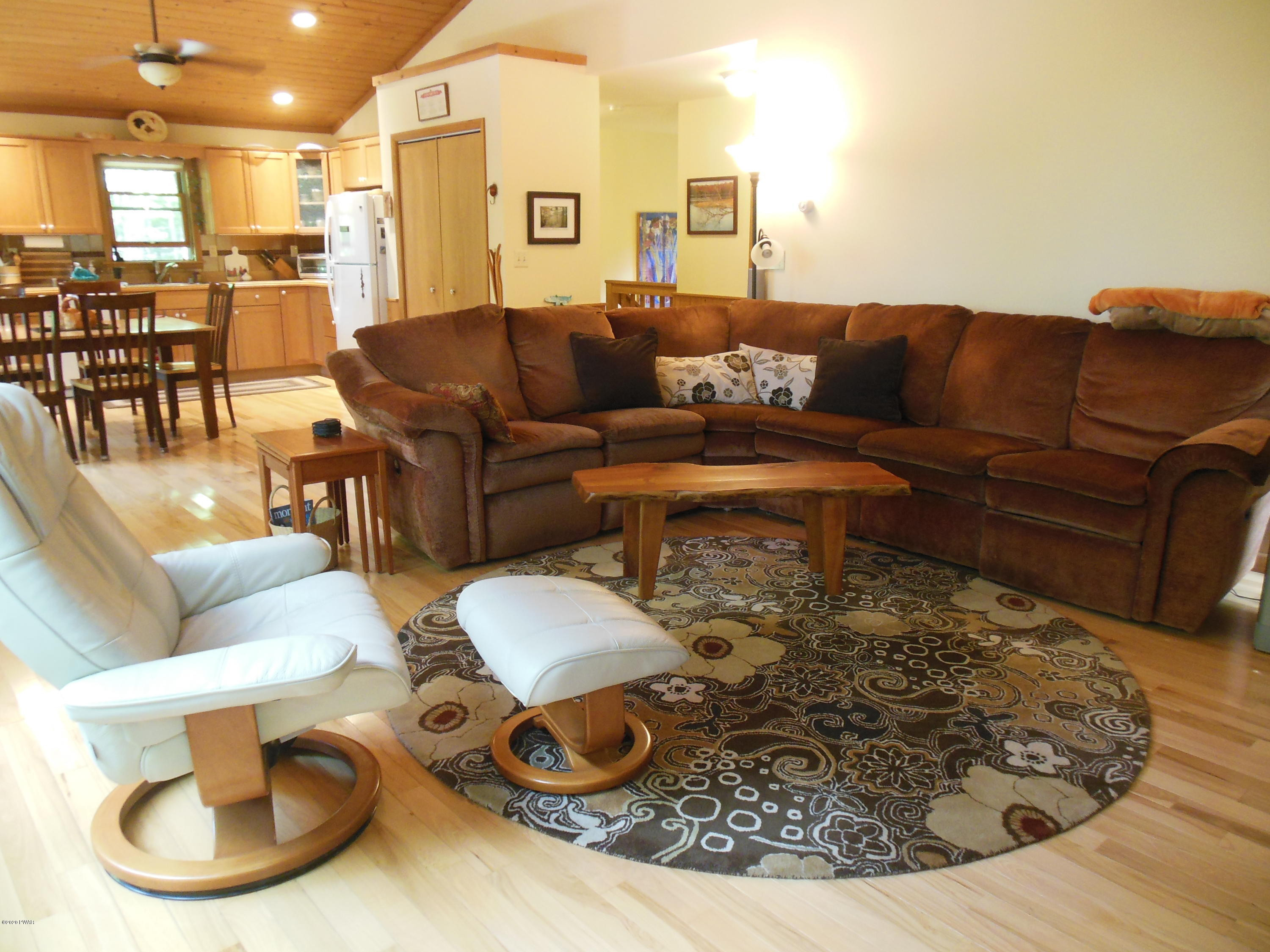 87 Ridge Road Lake Ariel, PA 18436 - Photo 15 of 63 Living Room