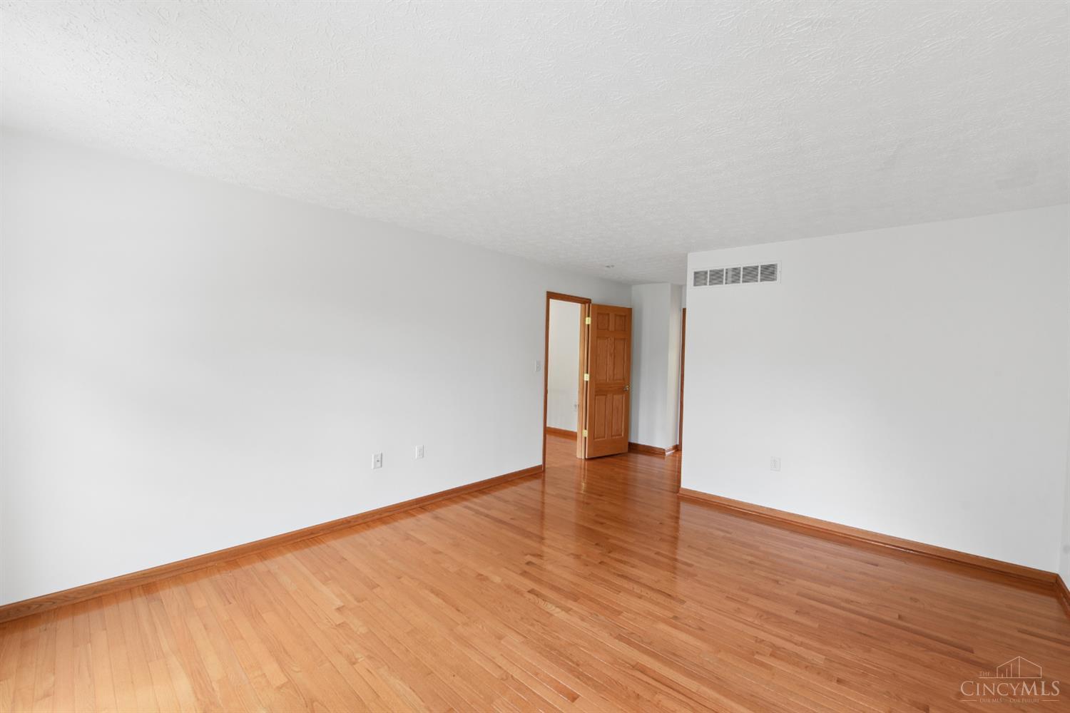 1109 Asbury Road Cincinnati, OH 45255 - Photo 40 of 69