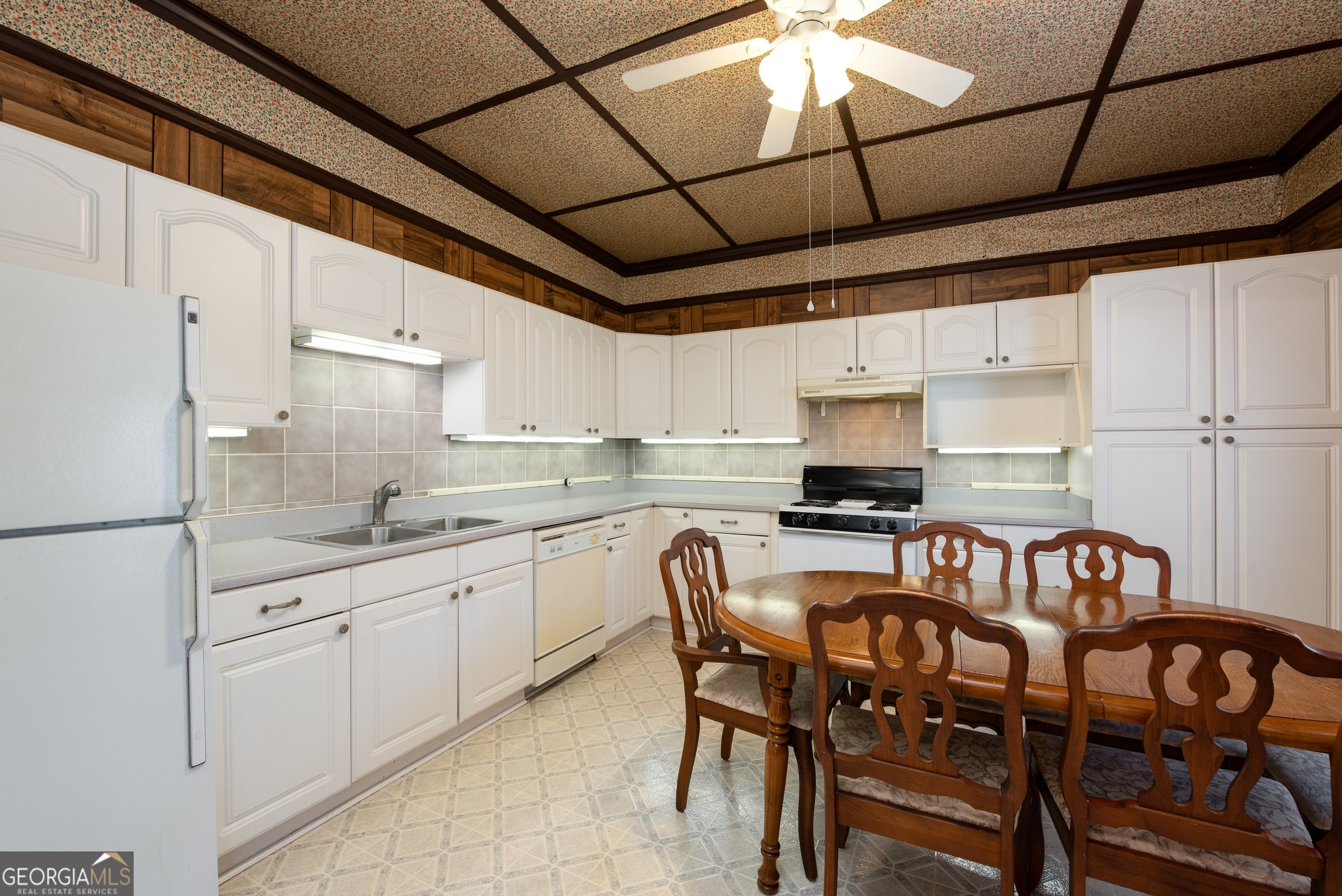 170 Fairplay Street Rutledge, GA 30663 - Photo 6 of 45 Large eat-in kitchen with