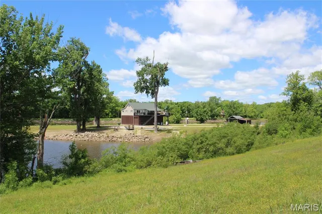 $245,000 | 4 Falstaff Road, Winfield, MO 63389