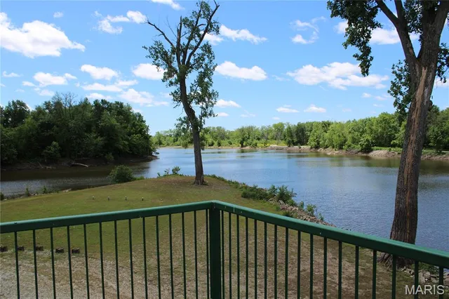 $245,000 | 4 Falstaff Road, Winfield, MO 63389