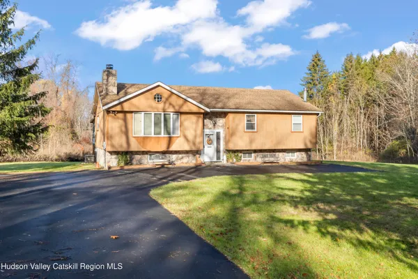 $500,000 | 134 Willowbrook Road, Hudson, NY 12534