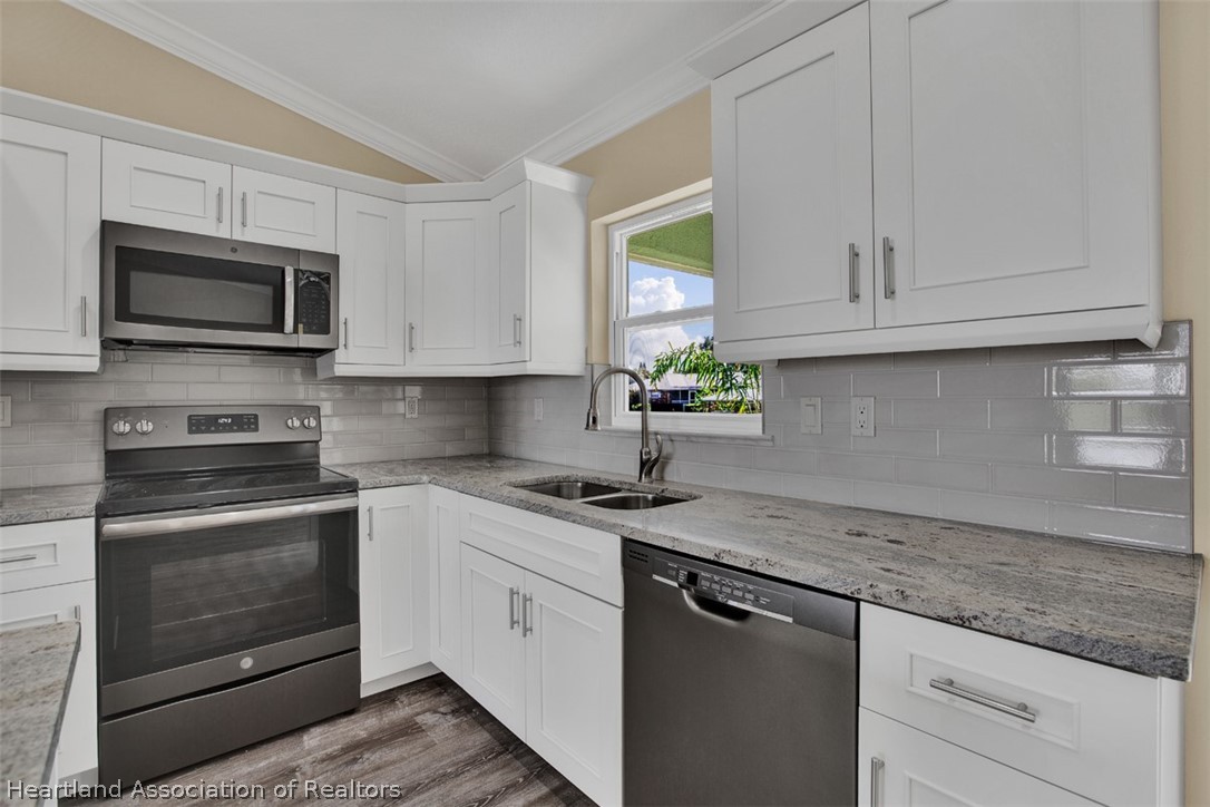 129 Loquat Road Northeast Lake Placid, FL 33852 - Photo 3 of 35 Gallery Image 3