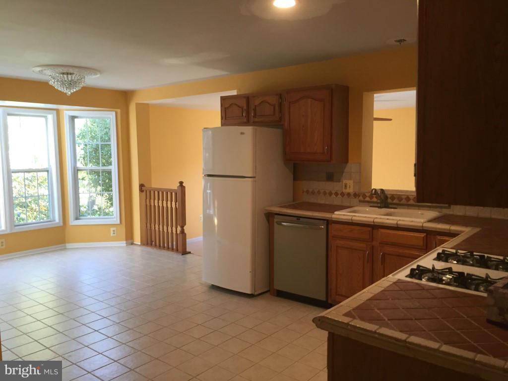 10929 Park Road Fairfax, VA 22030 - Photo 4 of 12 Kitchen