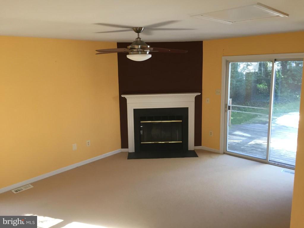 10929 Park Road Fairfax, VA 22030 - Photo 6 of 12 Family Room