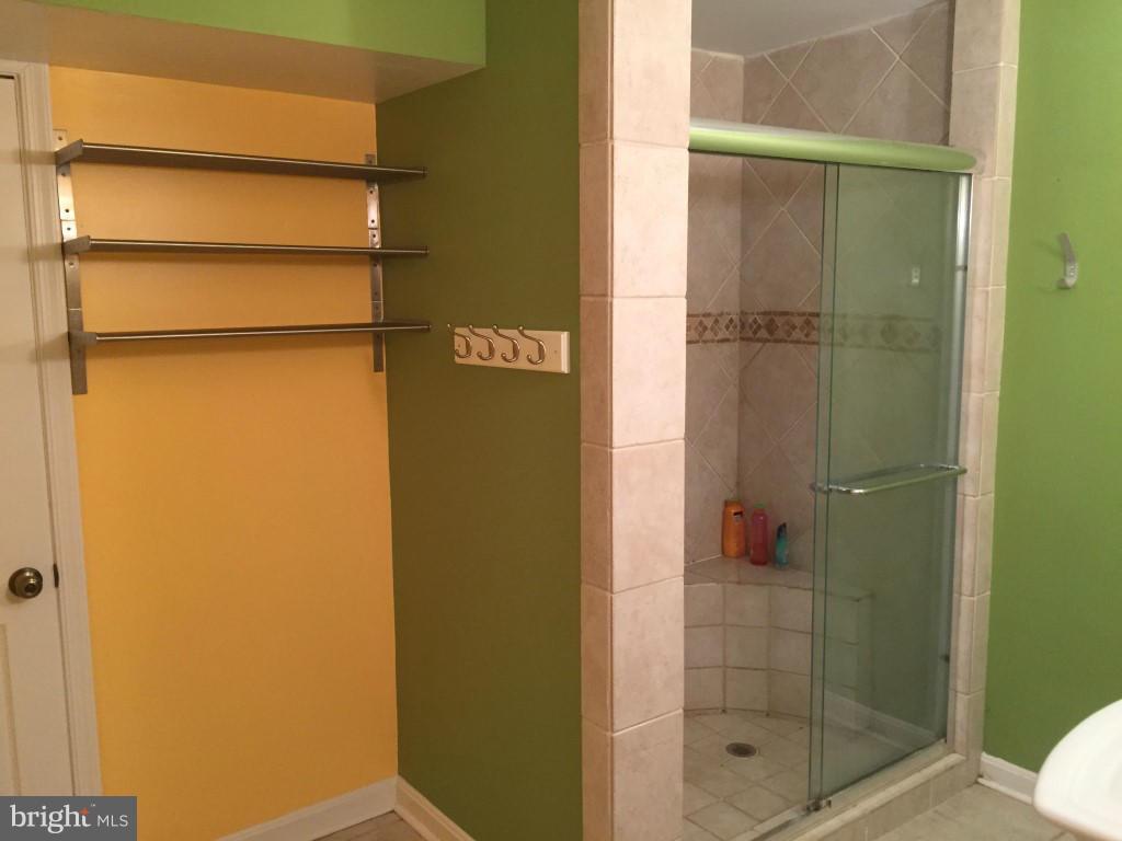 10929 Park Road Fairfax, VA 22030 - Photo 10 of 12 Bath