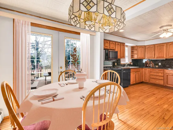 $615,000 | 104 Vesper Court, Babylon, NY 11702