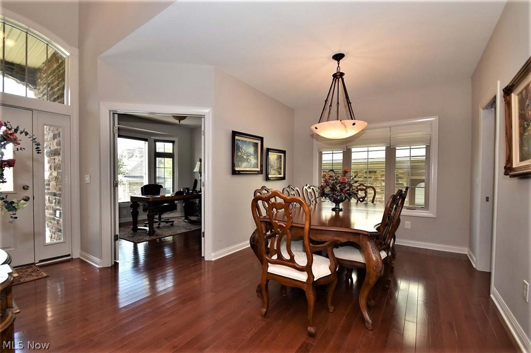 5125 River Creek Road Cleveland, OH 44124 - Photo 3 of 33 Open concept dining room