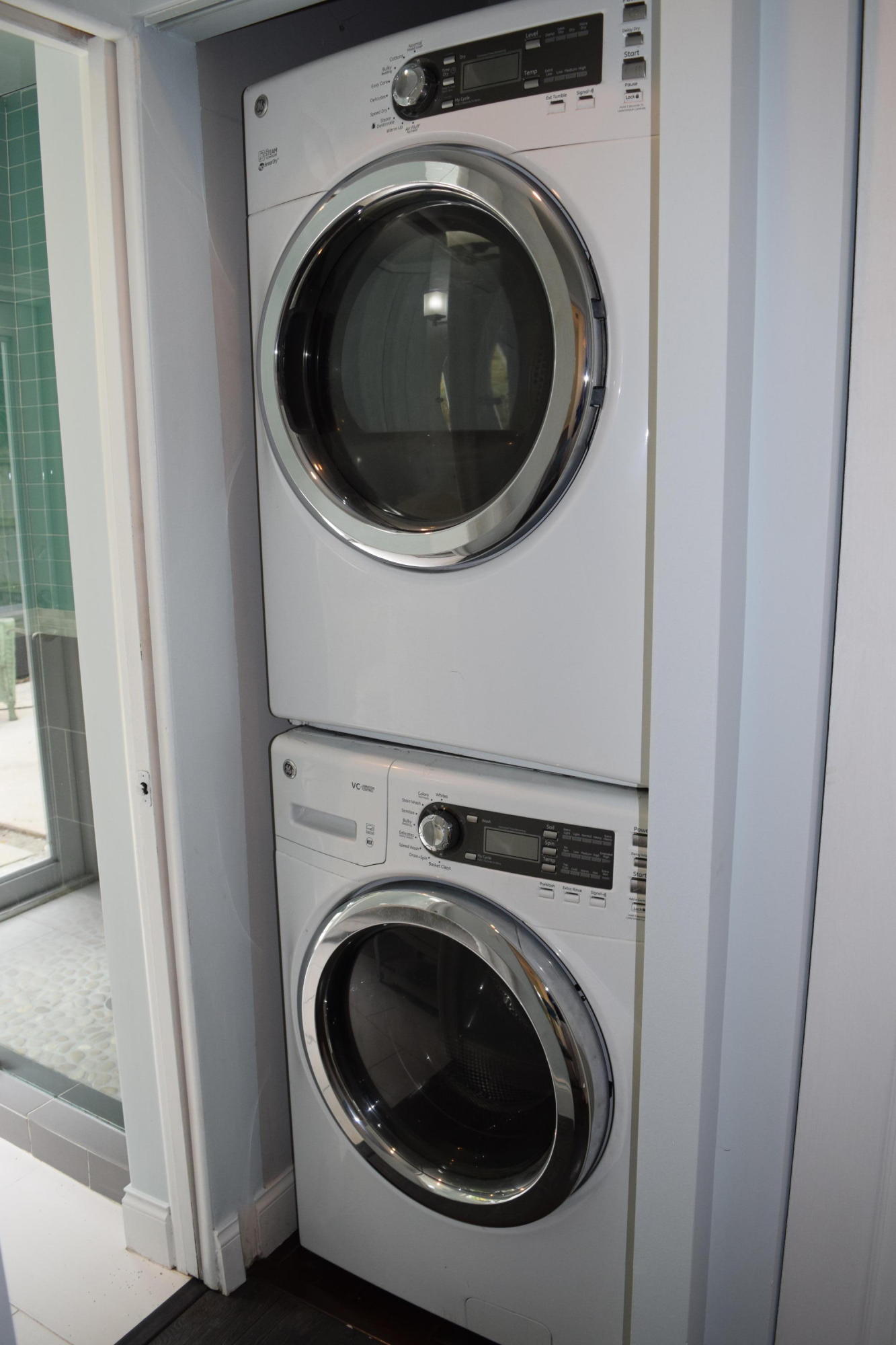 401 Northeast 36th Street Boca Raton, FL 33431 - Photo 10 of 18 LAUNDRY AREA