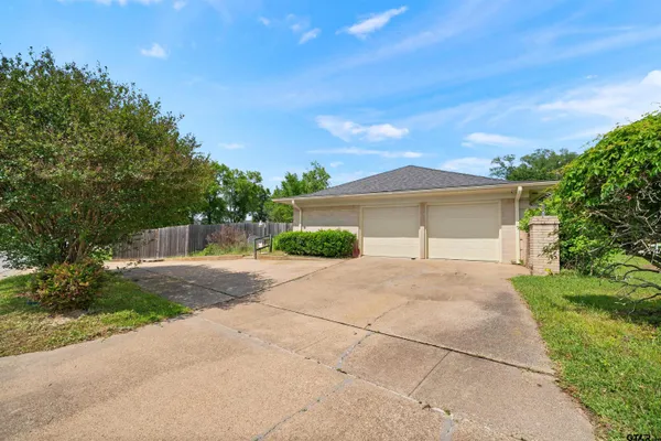 $2,500 | 811 Trenton Drive, Tyler, TX 75703