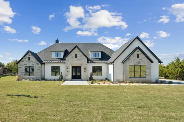 $920,500 | 3035 Stonebriar Drive, Waxahachie, TX 75165