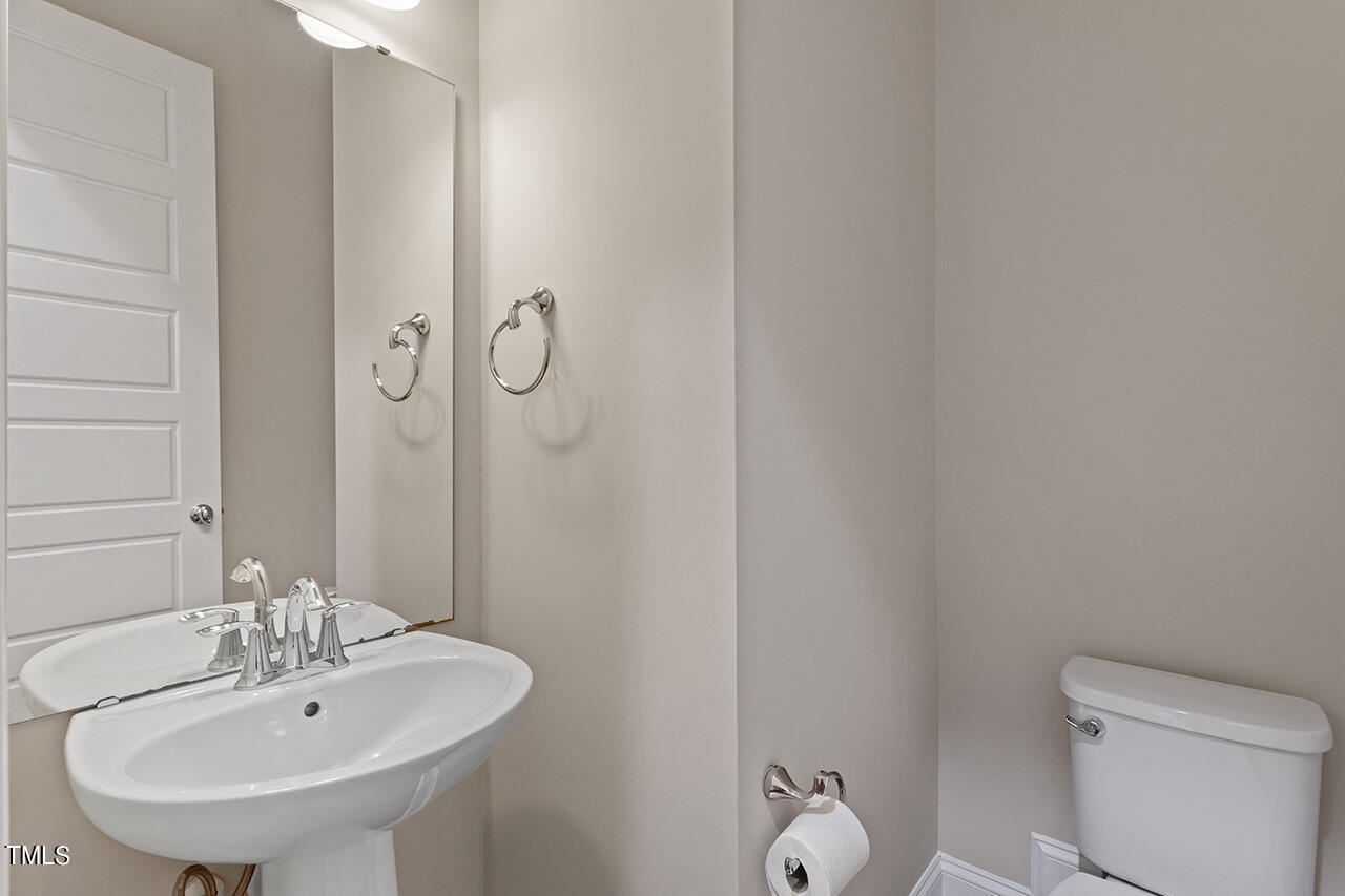 836 Bankston Woods Way Raleigh, NC 27609 - Photo 26 of 47 836 Bankston Woods Way_22 Powder