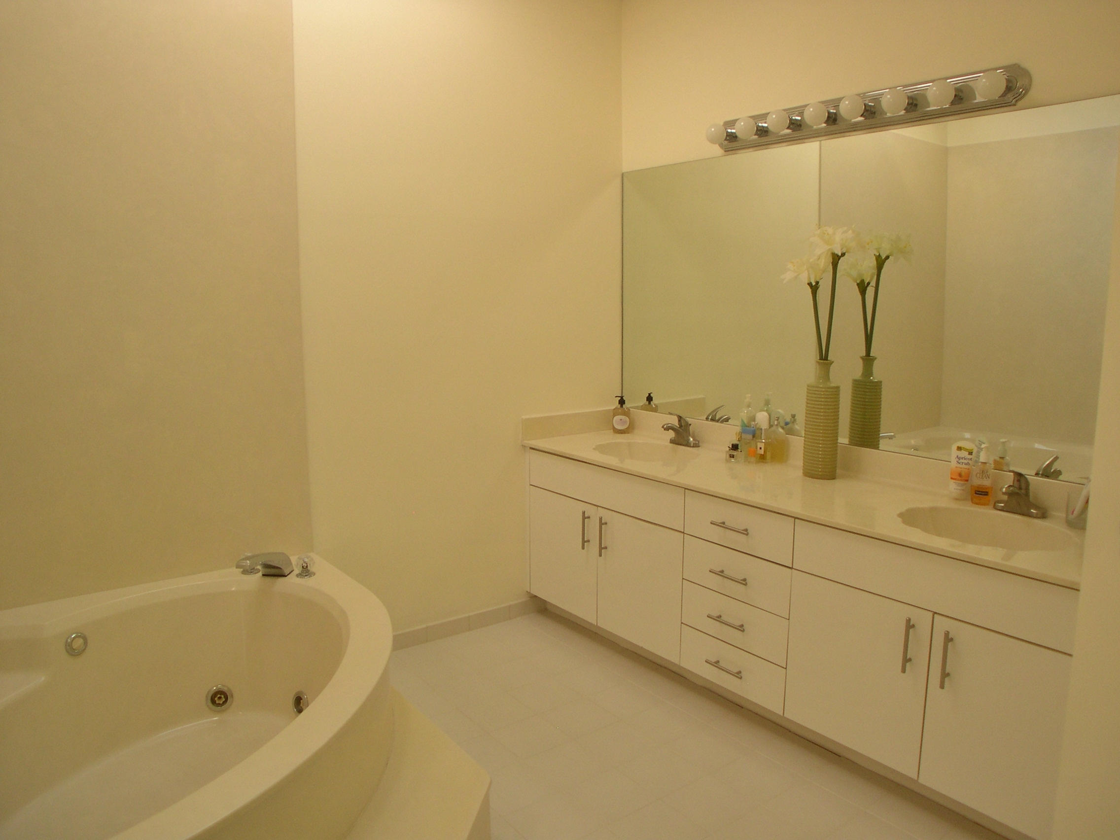 23113 Via Stel Boca Raton, FL 33433 - Photo 14 of 23 Master Bath