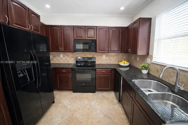 $2,590 | 21219 Northwest 14th Place, Unit 825, Miami Gardens, FL 33169