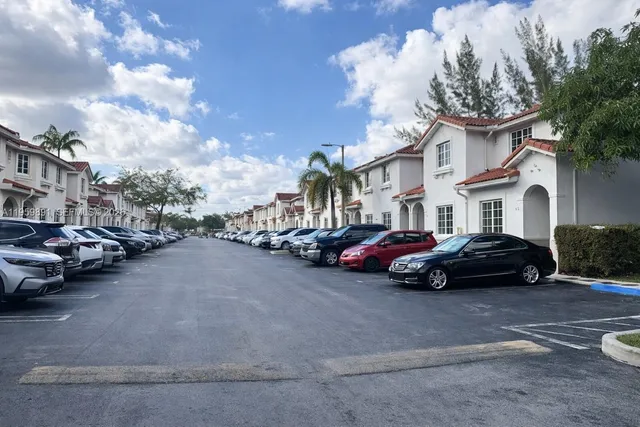 $2,600 | 21219 Northwest 14th Place, Unit 825, Miami Gardens, FL 33169