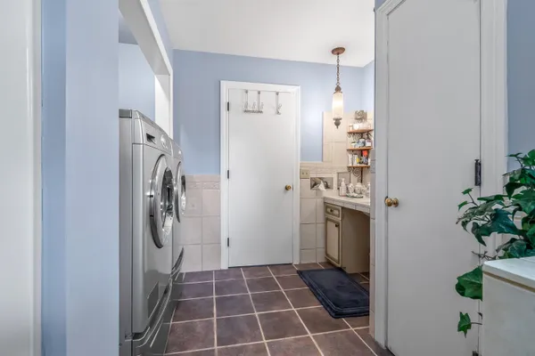 $259,900 | 207 Maumee Street, Jonesville, MI 49250