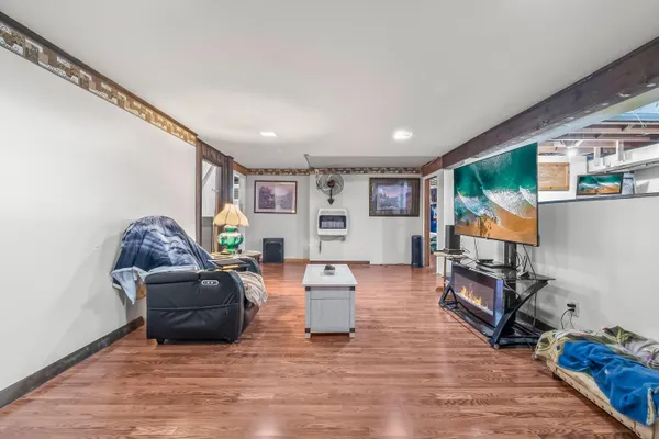 $259,900 | 207 Maumee Street, Jonesville, MI 49250