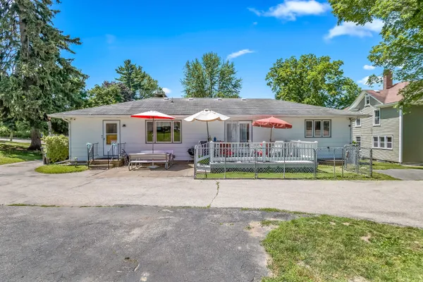 $259,900 | 207 Maumee Street, Jonesville, MI 49250