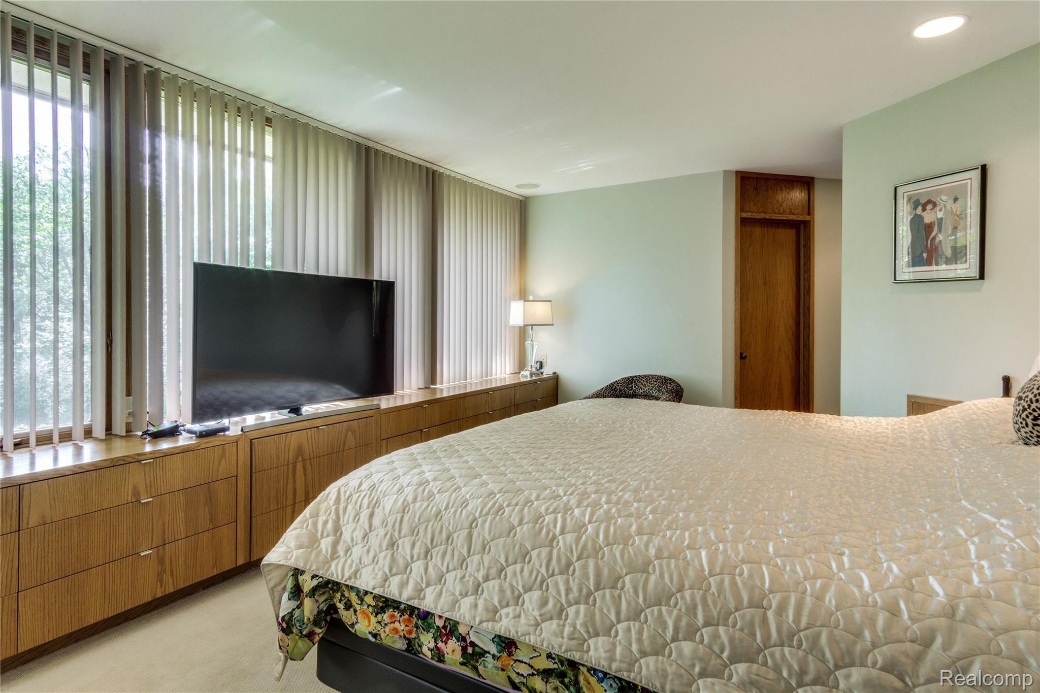 790 South Van Road Holly, MI 48442 - Photo 19 of 52 Interiors (31 of 60).jpg