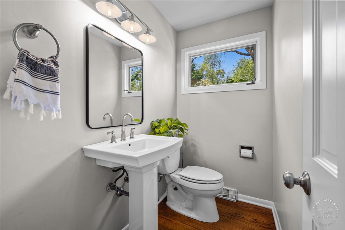 1508 Dunstan Road Geneva, IL 60134 - Photo 16 of 30 a bathroom with a toilet a sink and mirror