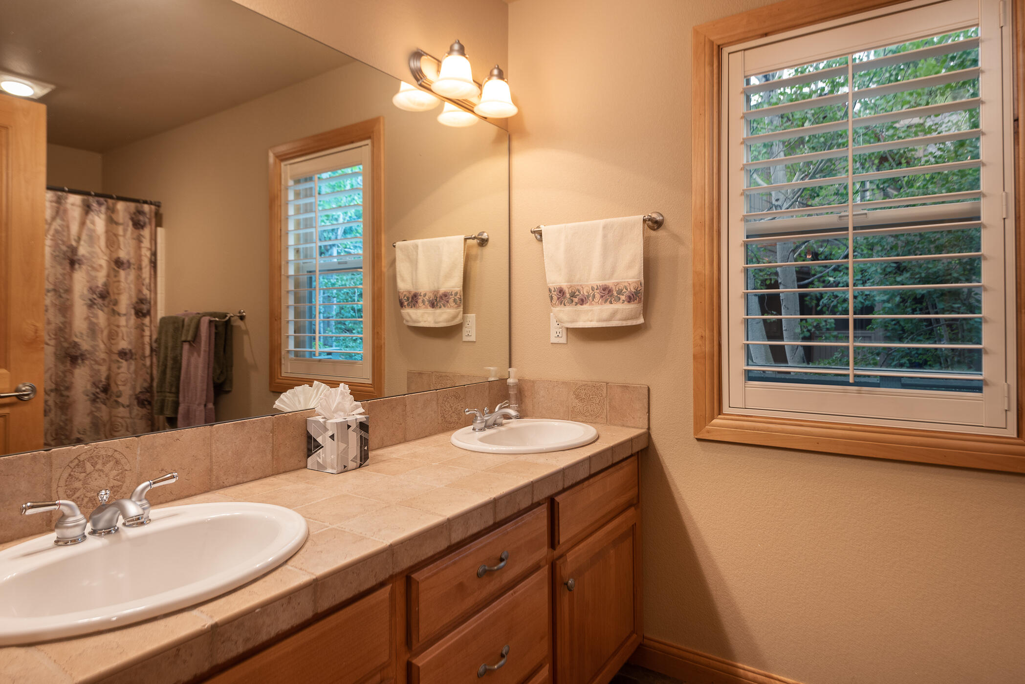 60780 Currant Way Bend, OR 97702 - Photo 20 of 34 21Guest bathCurrant_Natalie-17