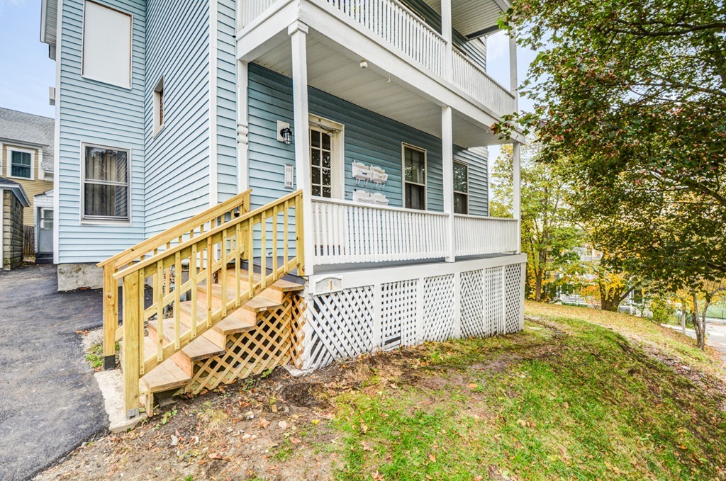31 Ripley Street Worcester, MA 01610 - Photo 3 of 16 a front view of a house with a garden