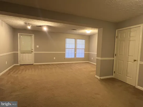 an empty room with windows and pillars in it