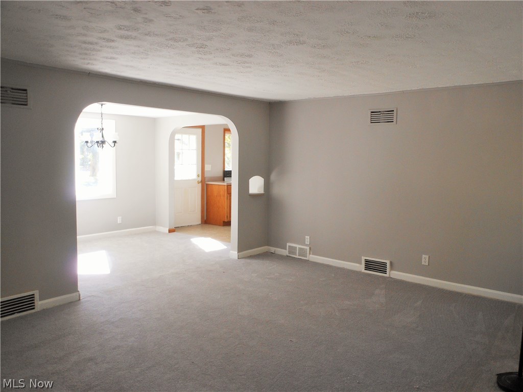 7176 Chestnut-Ridge Road Hubbard, OH 44425 - Photo 4 of 25