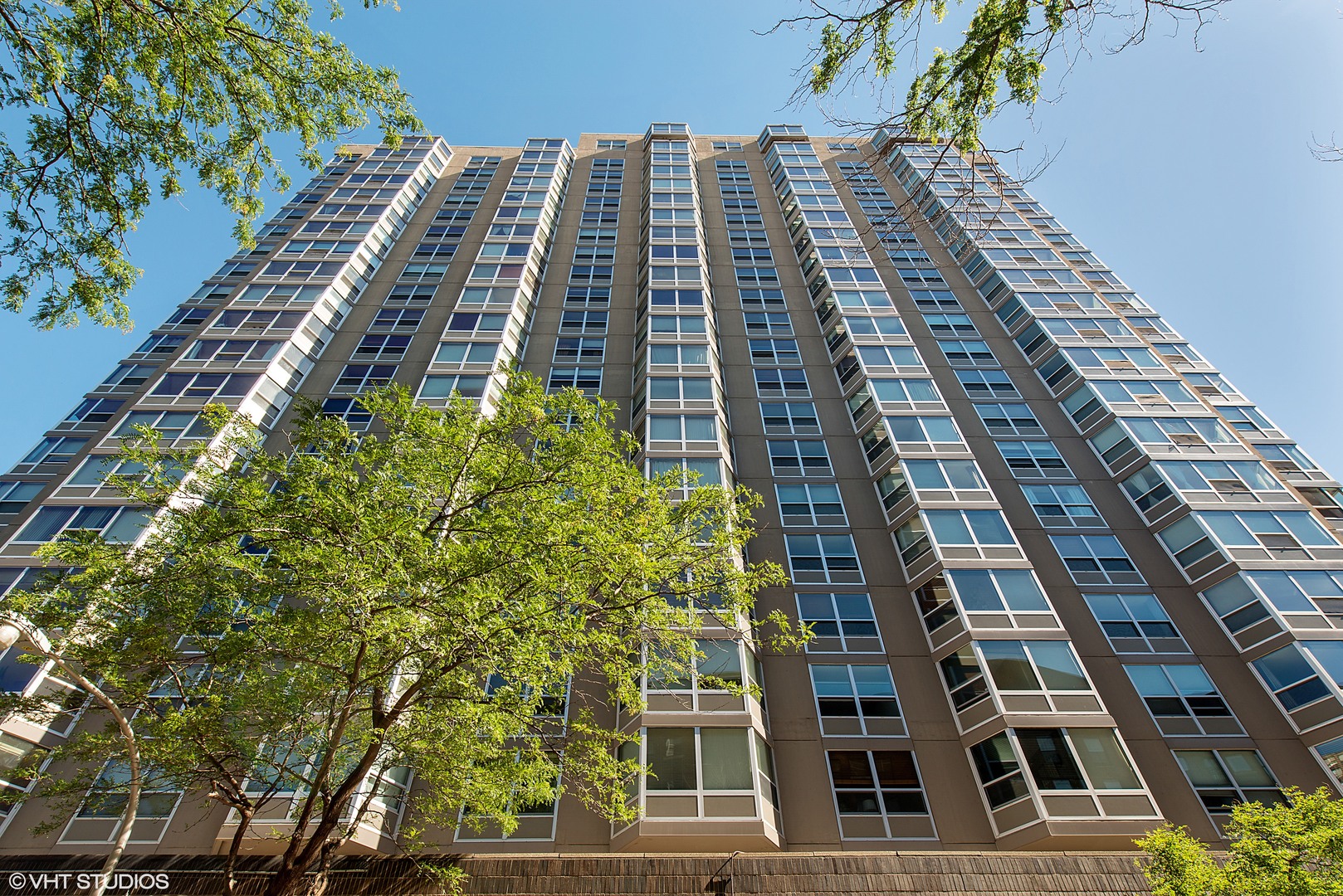 720 West Gordon Terrace, Unit 5H Chicago, IL 60613 - Photo 1 of 16