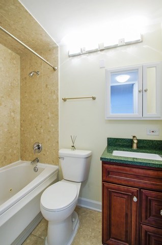 720 West Gordon Terrace, Unit 5H Chicago, IL 60613 - Photo 7 of 16