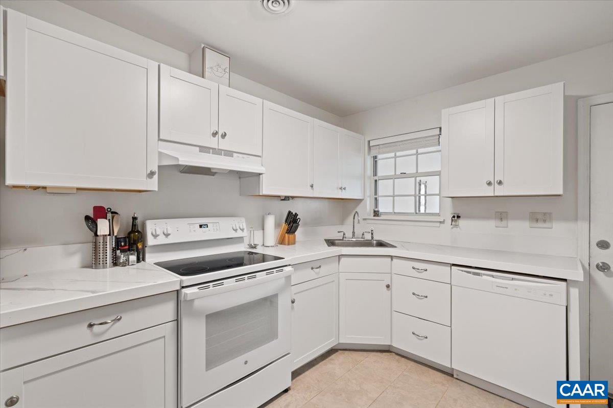 623 Bailey Road Charlottesville, VA 22903 - Photo 7 of 30