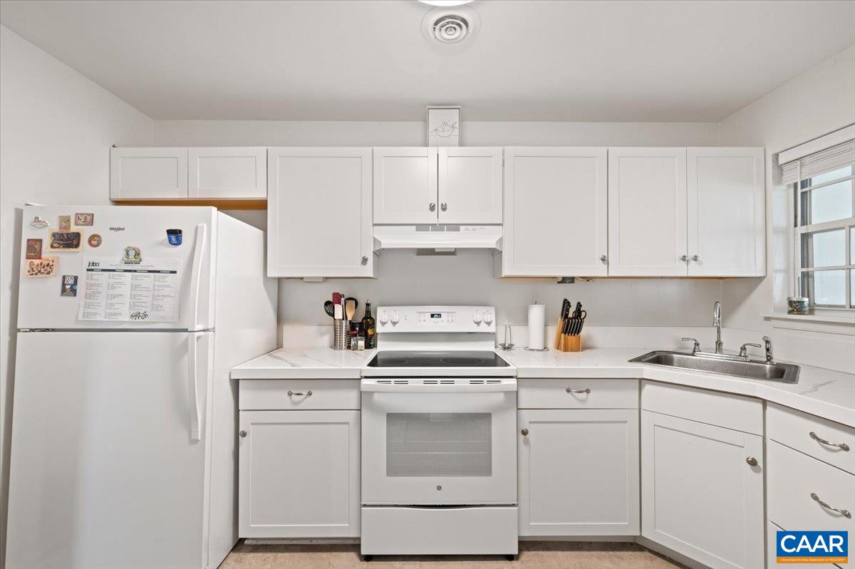 623 Bailey Road Charlottesville, VA 22903 - Photo 8 of 30