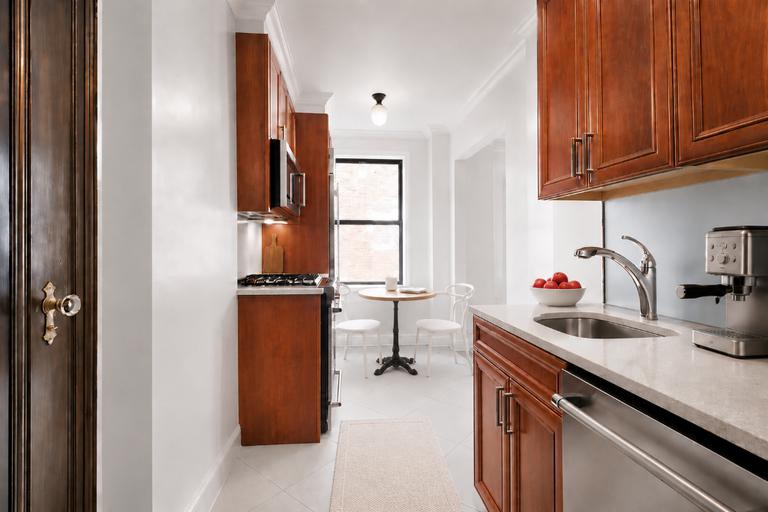 98 Riverside Drive, Unit 2G Manhattan, NY 10024 - Photo 3 of 10 Photo 3
