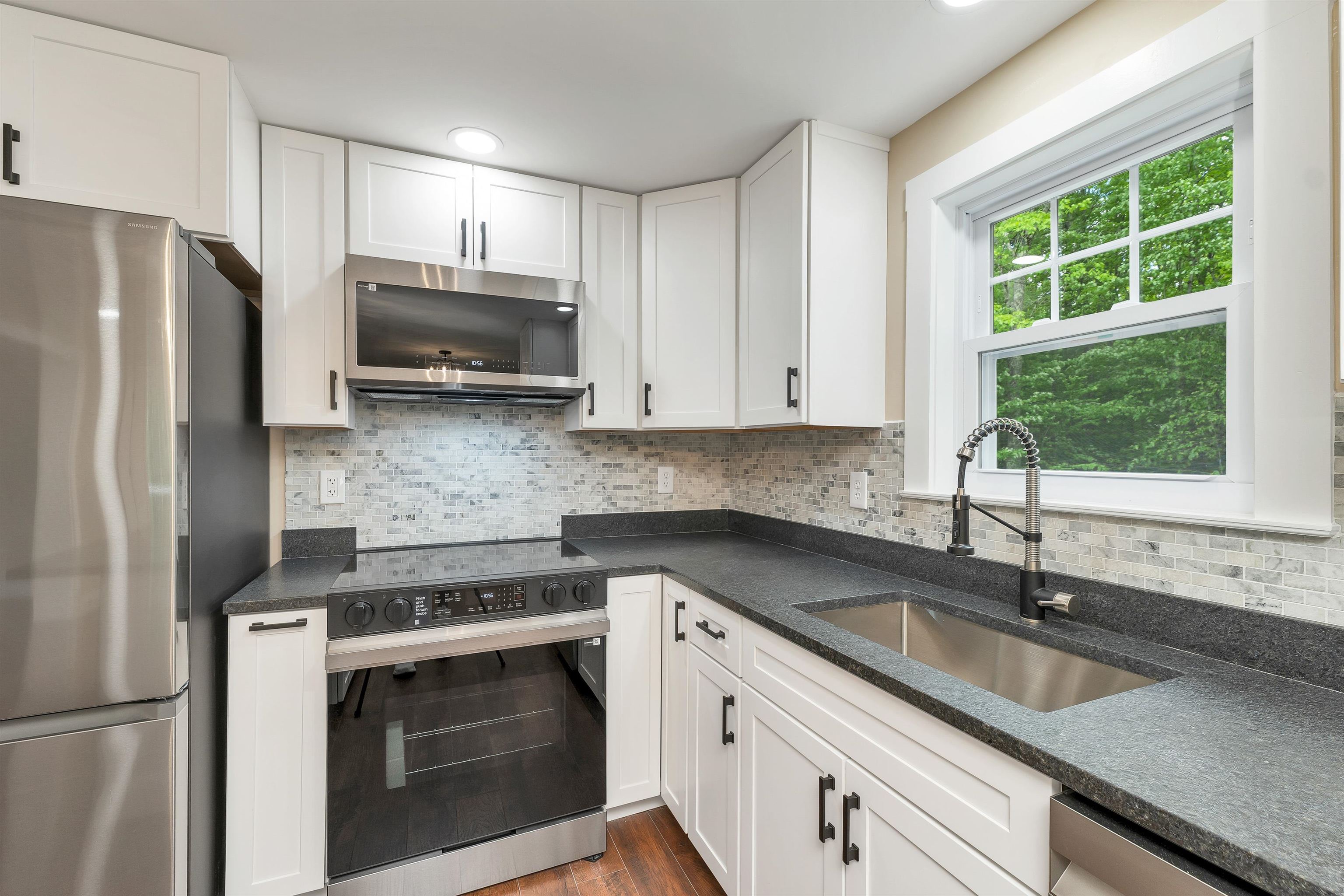 260 Center Hill Road Epsom, NH 03234 - Photo 6 of 53