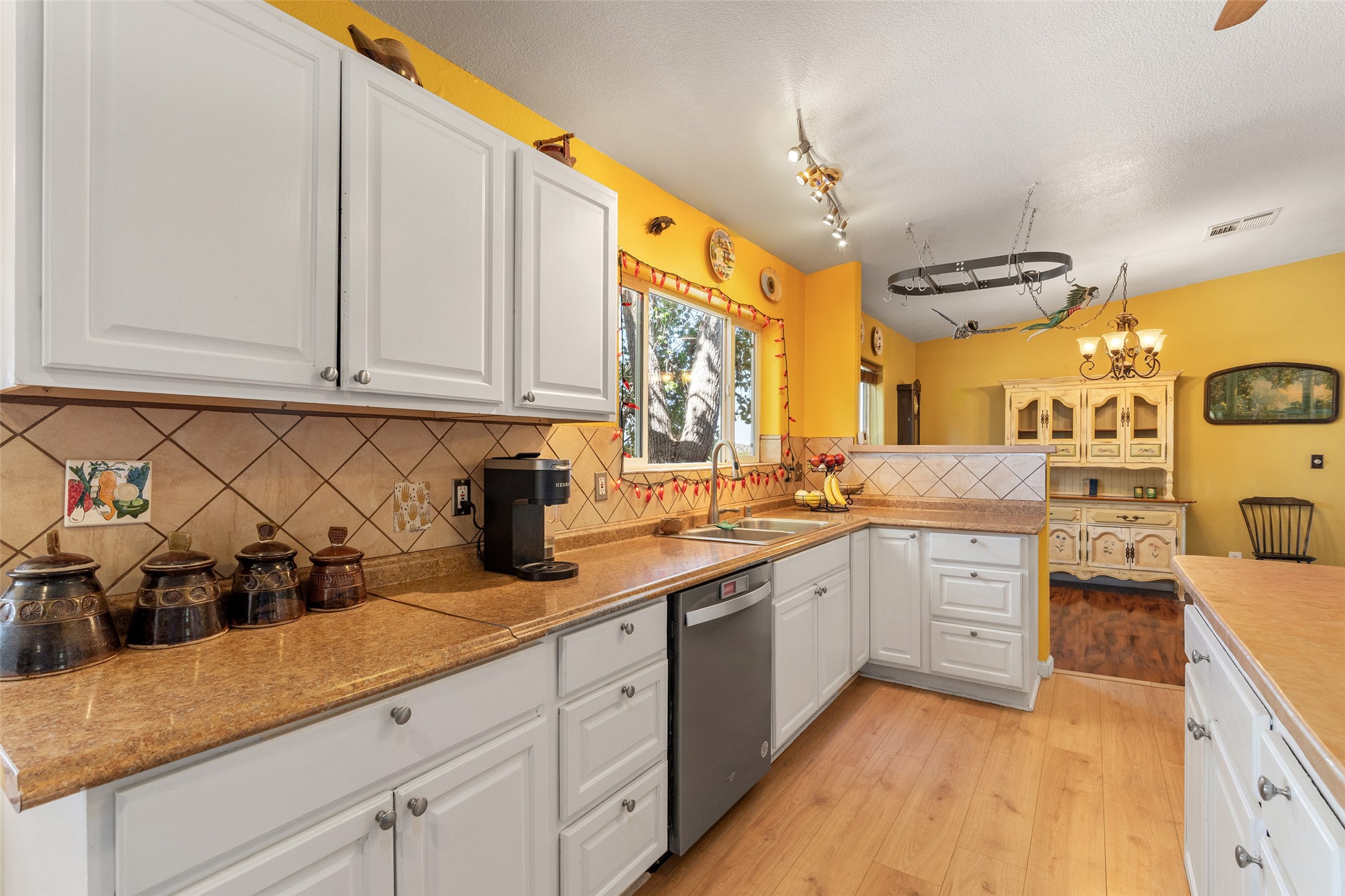 12 Apache Ridge Road Santa Fe, NM 87505 - Photo 18 of 69 kitchen