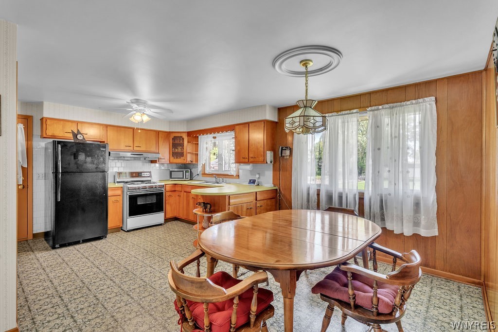 638 Borden Road Cheektowaga, NY 14227 - Photo 18 of 41 Eat in kitchen dinette area